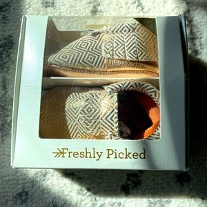 Freshly Picked Moccasin Size 4, Rose Gold Geometric, Like New